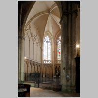 Bordeaux, photo mcid.mcah.columbia.edu, chevet, south ambulatory looking east into radiating chapel.png
